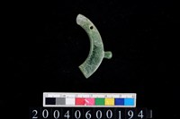 藏品(帶四突起環狀玦形玉耳飾)的圖片