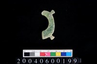 藏品(帶四突起環狀玦形玉耳飾)的圖片