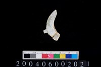 藏品(帶四突起環狀玦形玉耳飾)的圖片