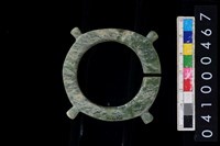 藏品(帶四突起玦型玉耳飾)的圖片