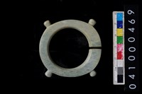 藏品(帶四突起玦型玉耳飾)的圖片