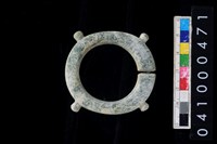 藏品(帶四突起玦型玉耳飾)的圖片