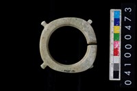 藏品(帶四突起玦型玉耳飾)的圖片