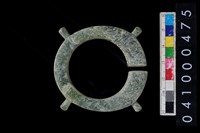 藏品(帶四突起玦型玉耳飾)的圖片