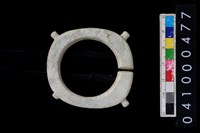 藏品(帶四突起玦型玉耳飾)的圖片