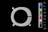 藏品(帶四突起玦型玉耳飾)的圖片