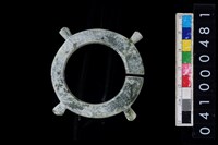 藏品(帶四突起玦型玉耳飾)的圖片