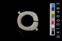 藏品(帶四突起玦型耳飾)的圖片