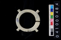 藏品(帶四突起玦型玉耳飾)的圖片