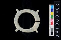 藏品(帶四突起玦型玉耳飾)的圖片