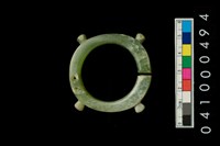 藏品(帶四突起玦型玉耳飾)的圖片