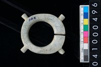 藏品(帶四突起玦型玉耳飾)的圖片