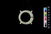 藏品(帶四突起玦型玉耳飾)的圖片