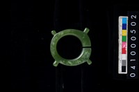 藏品(帶四突起玦型玉耳飾)的圖片