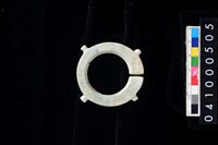 藏品(帶四突起玦型玉耳飾)的圖片