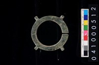 藏品(帶四突起玦型玉耳飾)的圖片