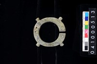 藏品(帶四突起玦型玉耳飾)的圖片