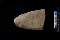 藏品(磨製石斧殘件)的圖片