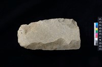 藏品(打製石斧殘件)的圖片