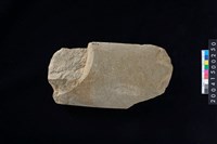 藏品(磨製石斧殘件)的圖片