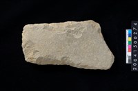 藏品(打製石斧殘件)的圖片