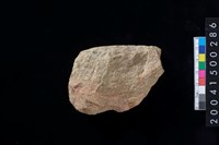 藏品(打製石斧殘件)的圖片