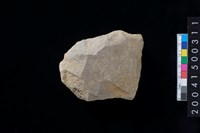 藏品(磨製石斧殘件)的圖片