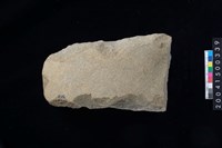 藏品(打製石斧殘件)的圖片