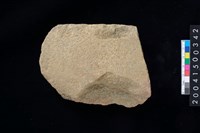 藏品(打製石斧殘件)的圖片