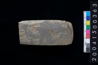 藏品(磨製石斧殘件)的圖片