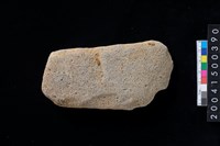 藏品(磨製石斧殘件)的圖片