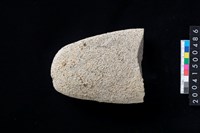 藏品(磨製石斧殘件)的圖片