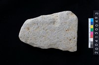 藏品(磨製石斧殘件)的圖片