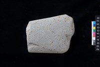 藏品(磨製石斧殘件)的圖片