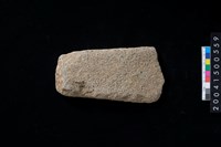 藏品(磨製石斧殘件)的圖片