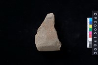 藏品(磨製石斧殘件)的圖片