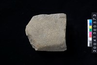 藏品(磨製石斧殘件)的圖片