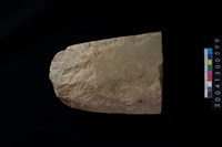 藏品(磨製石斧殘件)的圖片