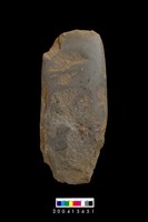 藏品(磨製石斧殘件)的圖片