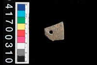 藏品(帶穿口緣)的圖片