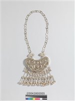 藏品(銀製壓領胸飾)的圖片