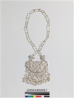 藏品(銀製壓領胸飾)的圖片