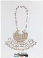 藏品(銀製壓領胸飾)的圖片