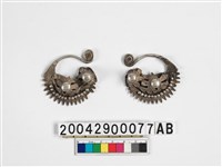 藏品(女子銀製耳飾)的圖片