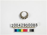 藏品(女子胸兜銀製吊墜)的圖片