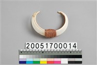 藏品(男子臂飾)的圖片