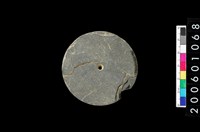 藏品(帶穿圓板)的圖片