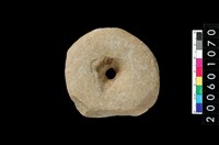 藏品(帶穿圓板)的圖片