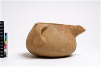 藏品(單豎把帶流嘴平底陪葬陶罐)的圖片