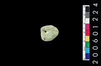 藏品(帶穿玉墜飾)的圖片